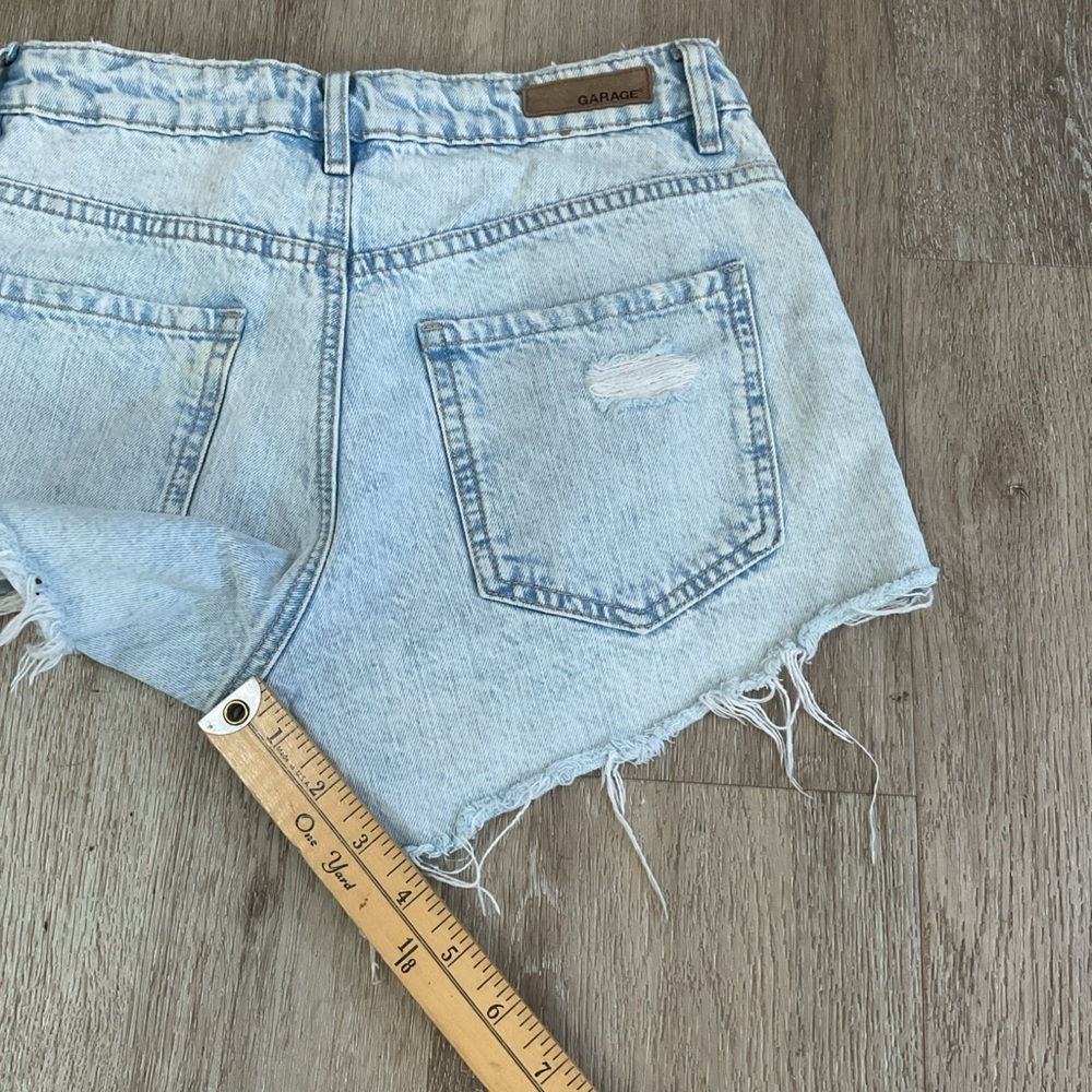 Garage - Light Wash Raw Hem Distressed Denim Shorts - Blue - Junior’s Size 0 - Picture 9 of 11